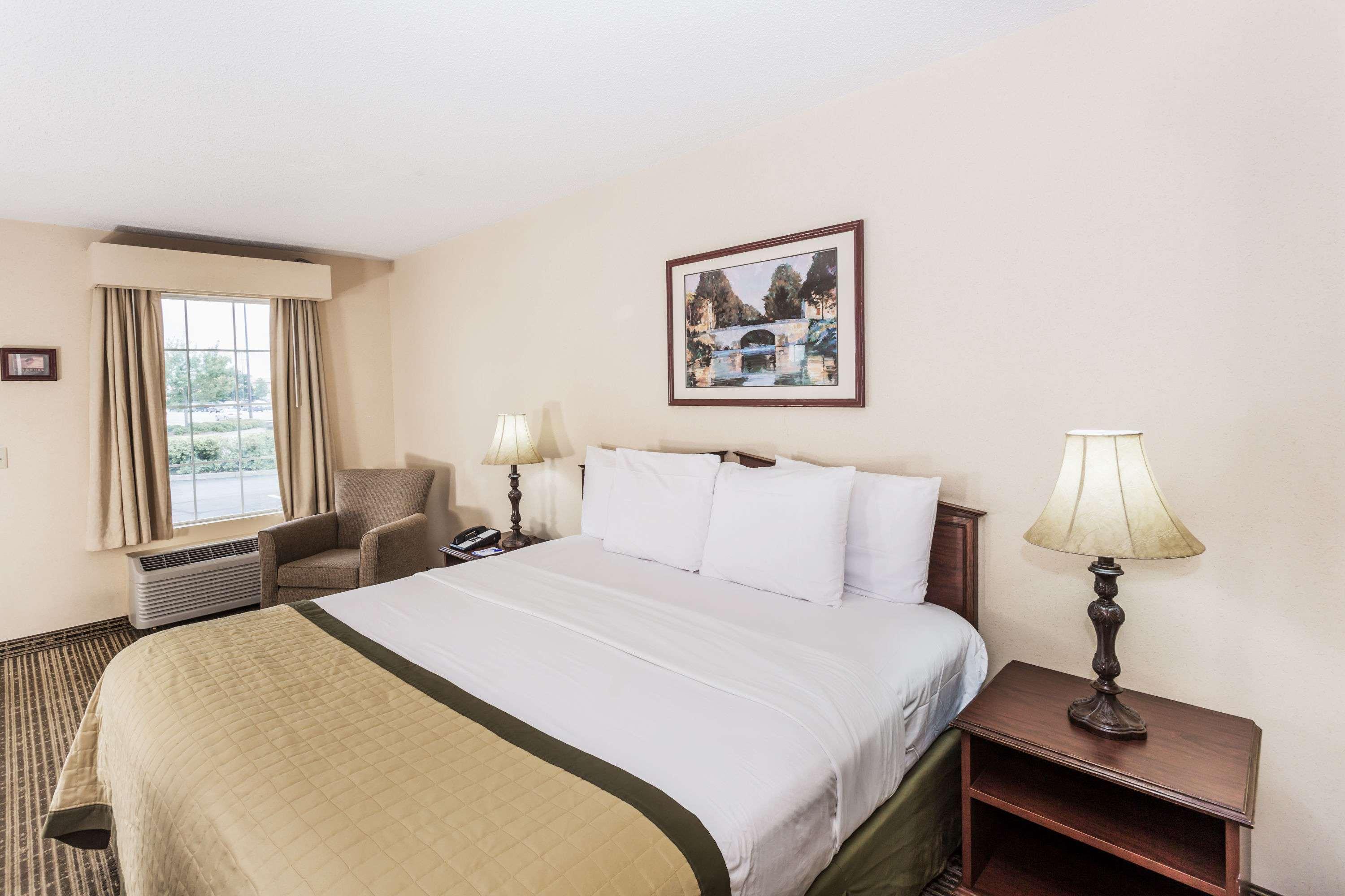 Hotel Baymont By Wyndham At Mall 2*